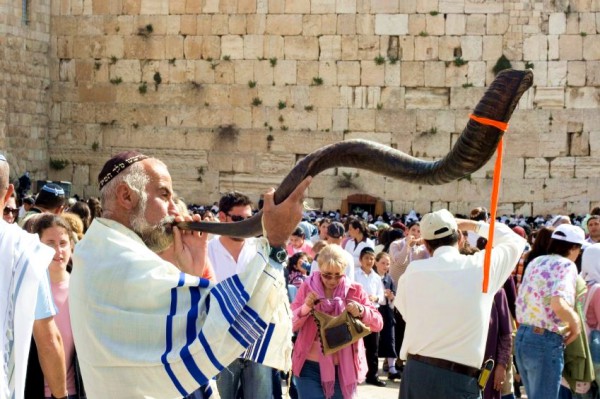 Shofar Western Wall Kotel Passover Pesach Shofar-Western-Wall-Kotel-Passover-Pesach