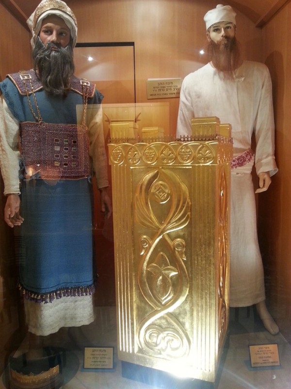 Priestly garments and the Incense Altar Garments-Incense Altar-Pure Gold
