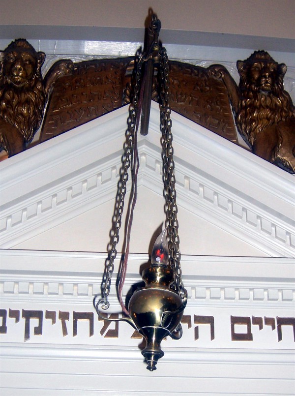 The Ner Tamid or the Eternal Light Ner tamid-eternal-light
