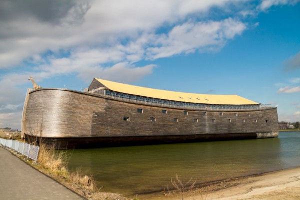 Full size wooden replica of Noah’s Ark Johan Huibers-Replica-Ark of the Covenant