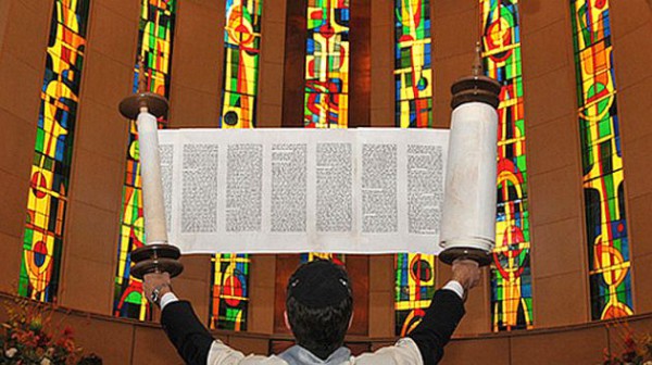 Reconstructionist Synagogue in Montreal, Canada Synagogue-hagbah-Torah-stained glass windows
