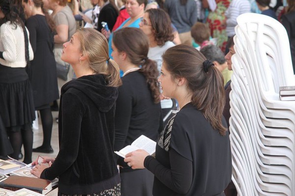 Girls of Israel Praying at the Western Wall Girls_Israel_prayer_Kotel