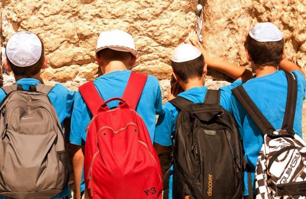 Children pray Western Wailing Wall Kotel