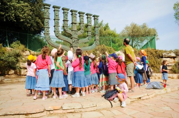 knesset-children-menorah-education