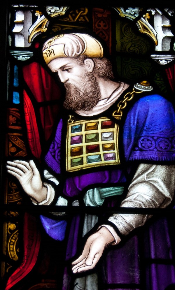 This stained glass window depicts the Kohen Gadol (High Priest) and the priestly garments. (photo by Andreas Franz Borchert) This stained glass window depicts the Kohen Gadol (High Priest) and the priestly garments. (photo by Andreas Franz Borchert)