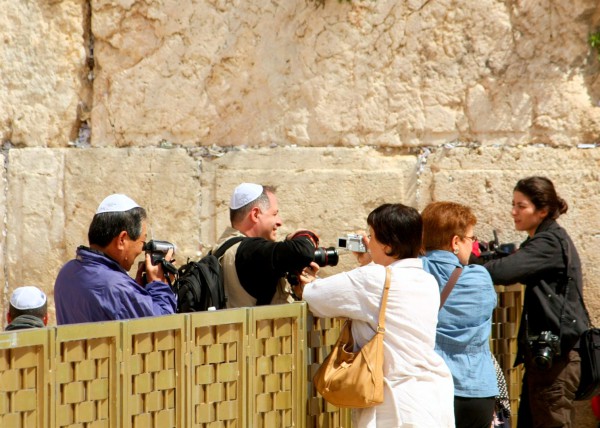 Tourists try to get a good photograph over the mechitza (barrier between the men's and women's side) at the Western Wall. (Photo by Avital Pinnick) Tourists try to get a good photograph over the mechitza (barrier between the men's and women's side) at the Western Wall. (Photo by Avital Pinnick)
