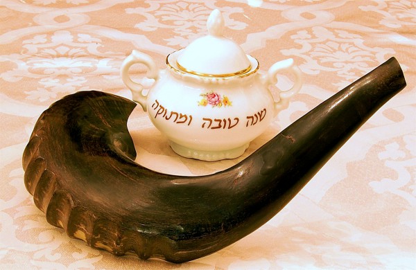 Shana Tova by Ari Hahn shana tova-honey-shofar