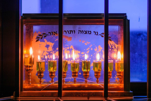 hanukkiah, Hanukkah menorah, oil lamps